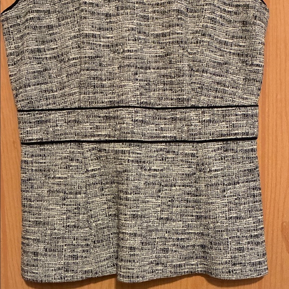 Ann Taylor Black and White Textured Sleeveless Blouse - Picture 3 of 5